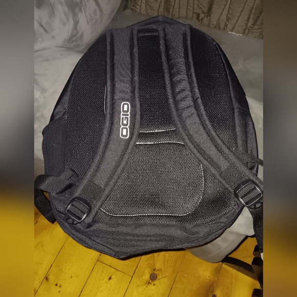 backpack - Picture 2 of 3